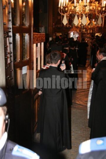 Precizări: În delegația pentru Lumina Sfântă, Flutur a fost un simplu mirean