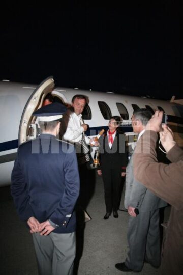 Precizări: În delegația pentru Lumina Sfântă, Flutur a fost un simplu mirean