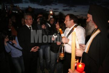 Precizări: În delegația pentru Lumina Sfântă, Flutur a fost un simplu mirean