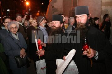 Precizări: În delegația pentru Lumina Sfântă, Flutur a fost un simplu mirean