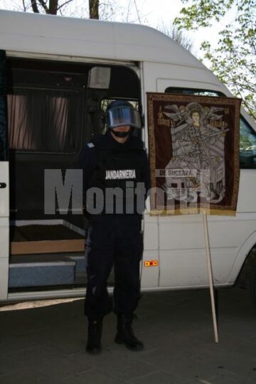 Expoziție: Steagul de luptă al lui Ștefan cel Mare a ajuns la Suceava