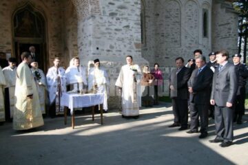 Expoziție: Steagul de luptă al lui Ștefan cel Mare a ajuns la Suceava