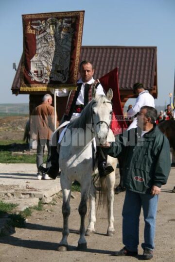 Expoziție: Steagul de luptă al lui Ștefan cel Mare a ajuns la Suceava