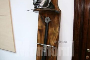Cadoul de la humoreni: o sabie de luptă de aproximativ 1,5 metri și un coif medieval din metal