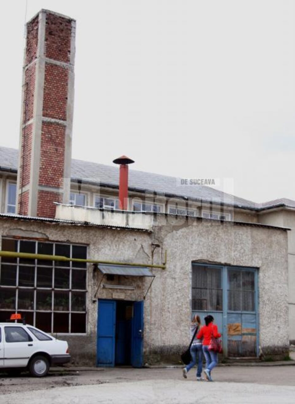 Anchetă poliție: Două eleve îl acuză de tentativă de viol pe un angajat al școlii la care învață