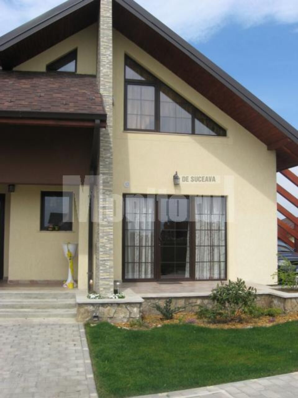 Una dintre primele case din Suceava dotate cu sistem de încălzit care funcționează cu energie alternativă Una dintre primele case din Suceava dotate cu sistem de încălzit care funcționează cu energie alternativă