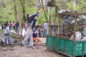 Cantități imense de gunoi au fost adunate din parcul Șipote