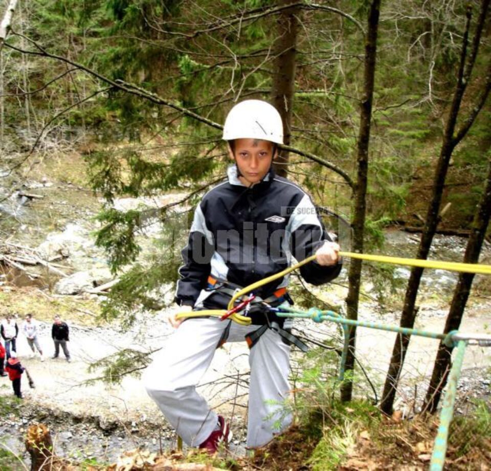 Tiroliana și rapelul se află printre activitățile ce pot fi practicate la Vatra Dornei