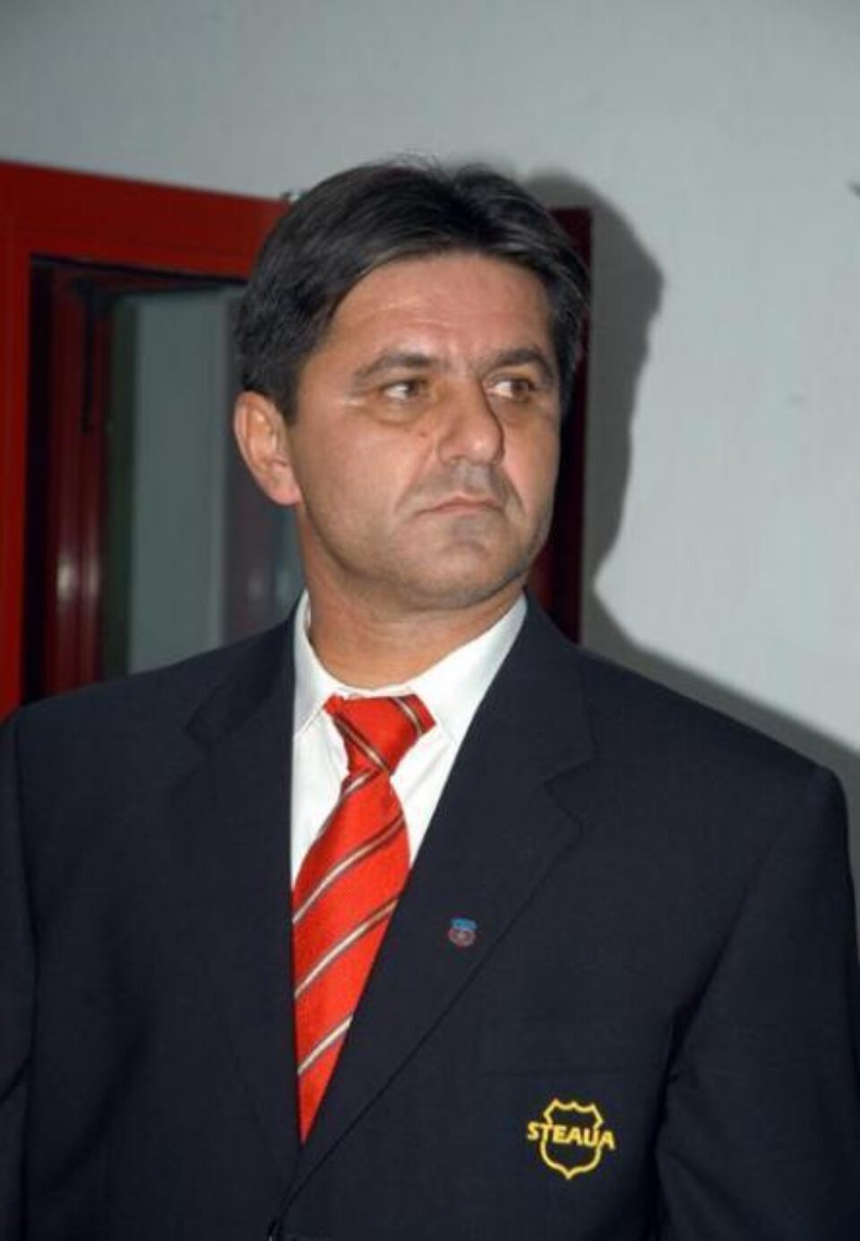 Lăcătuș se chinuie să nu moară