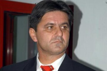 Lăcătuș se chinuie să nu moară