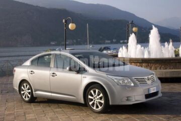 Toyota Avensis Sedán