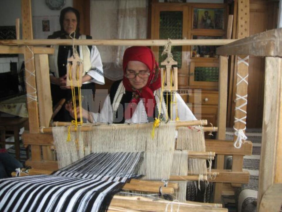 Elena Morar la războiul de țesut