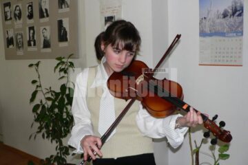 Violeta Burciu știe exact ce va ajunge când va fi mare: violonistă