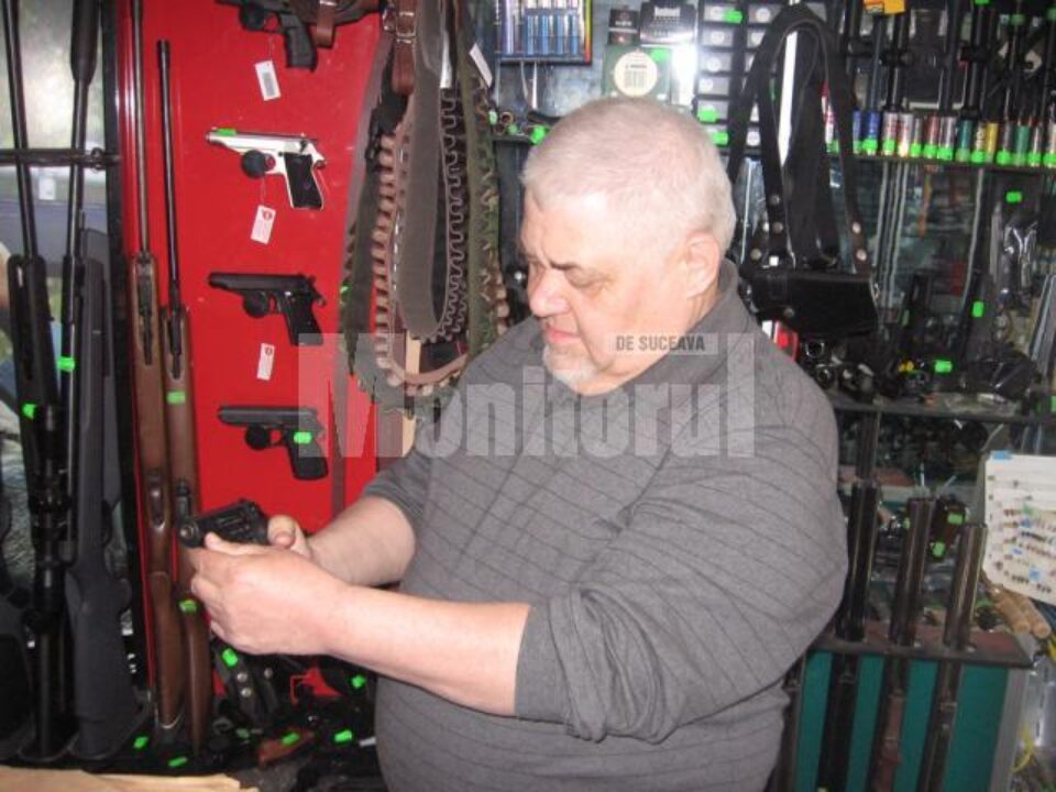 Ionică Amarculesei spune că pistoalele sunt cumpărate de oameni de la țara care stau în locuri mai izolate, de șoferi de tir și de cei care transporta valori