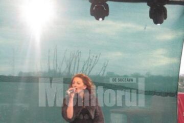 Paola a atras atenția spectatorilor ei cu o serie de melodii internaționale, interpretate cu talent
