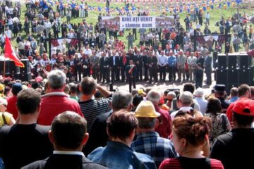 Președintele Traian Basescu a participat la serbarea câmpeneasca Sâmbra Oilor, la Huta Certeze. Foto: MEDIAFAX