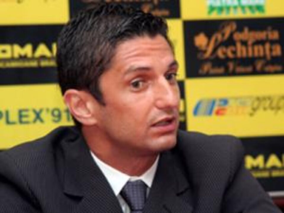 Răzvan Lucescu: „Nu mă deranjează în nici un fel și consider că jucătorii au procedat foarte bine așteptând ei telefonul meu” Foto: Mediafax Răzvan Lucescu: „Nu mă deranjează în nici un fel și consider că jucătorii au procedat foarte bine așteptând ei telefonul meu” Foto: Mediafax