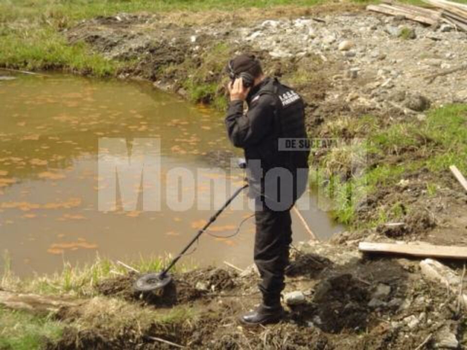 Pericol: Doi soți care își amenajau un iaz au dat peste un arsenal de muniție
