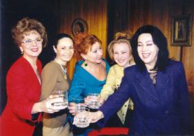 Teatru: „Cinci femei de tranziție”, pe scena suceveană