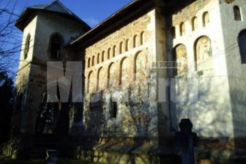 Biserica din Bălinești a fost zidită între anii 1494-1499 iar în prezent este inclusă într-un program de restaurare a picturii