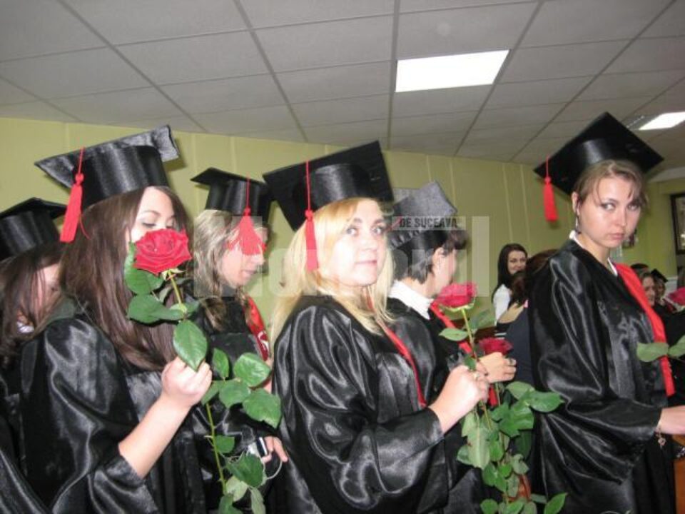 60 de absolvenți ai specializării Asistență Socială au participat ieri la ultimul lor curs
