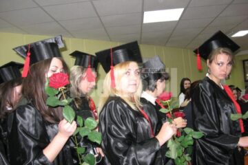 60 de absolvenți ai specializării Asistență Socială au participat ieri la ultimul lor curs