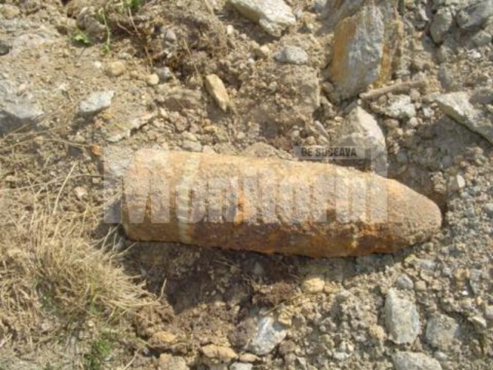 Un astfel de proiectil a fost plimbat aproape un kilometru prin Milișăuți