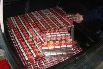 Vama Siret: Țigări făcute „preș”