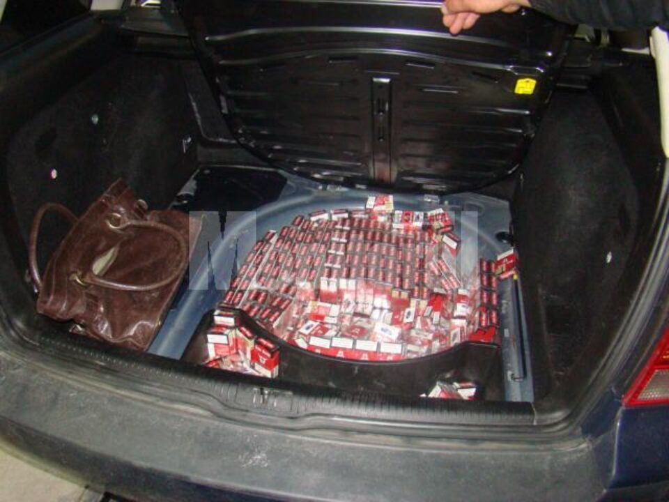 Vama Siret: Țigări făcute „preș”