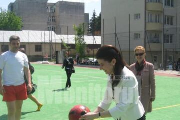 Monica Iacob Ridzi a fost invitată să execute și o lovitură de pedeapsă