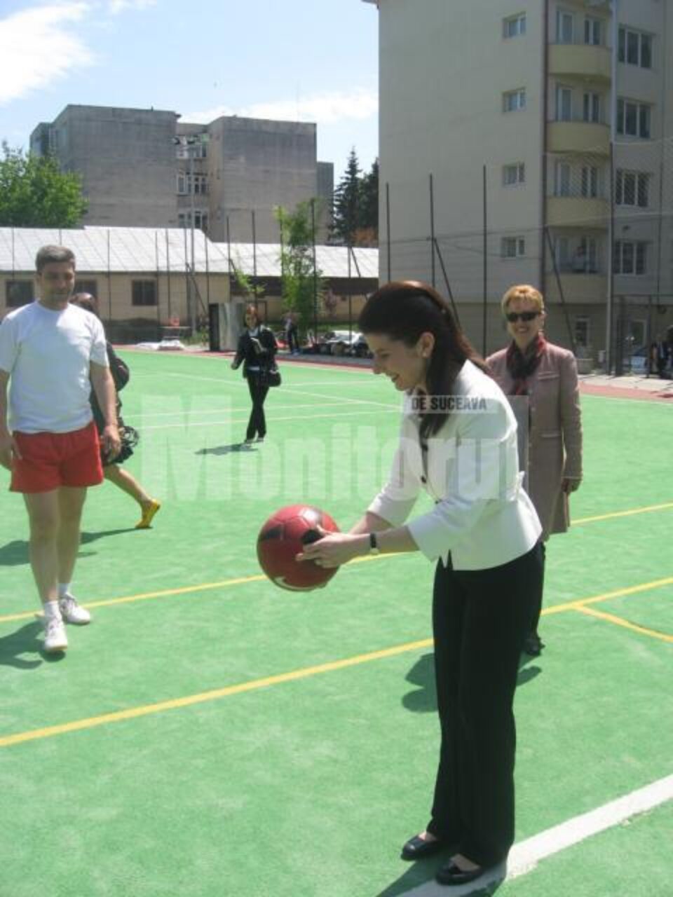 Monica Iacob Ridzi a fost invitată să execute și o lovitură de pedeapsă