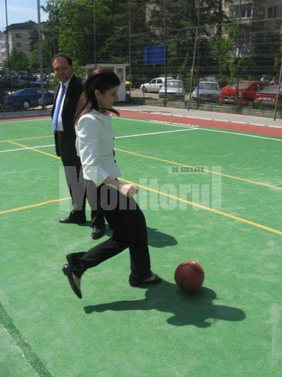 Monica Iacob Ridzi a fost invitată să execute și o lovitură de pedeapsă