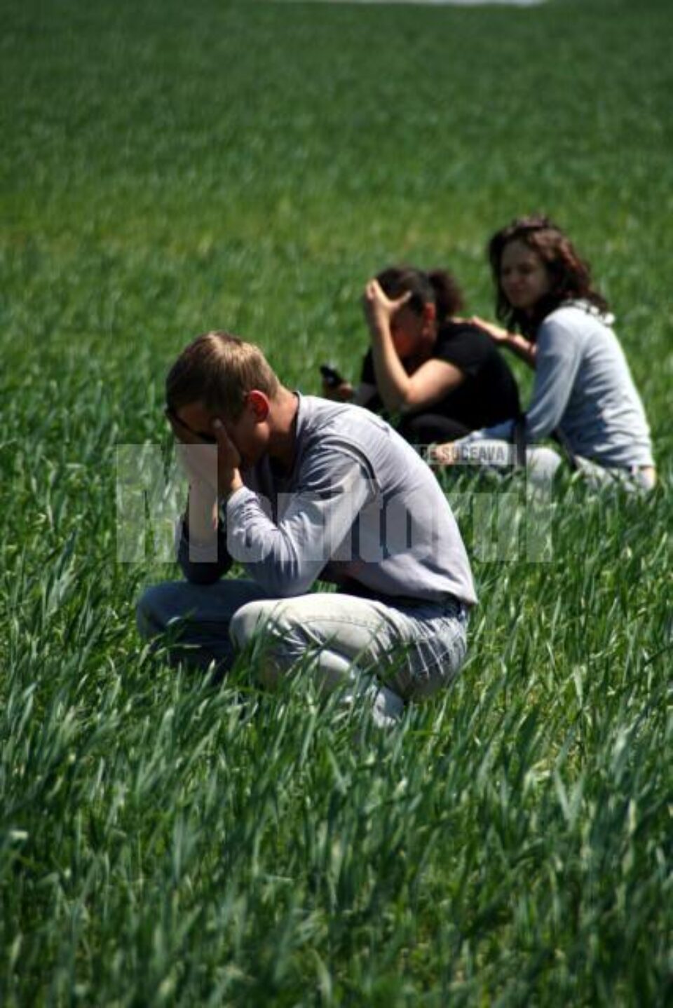 Fiul vinovat de producerea accidentului a rămas să-și plângă tatăl pe marginea drumului