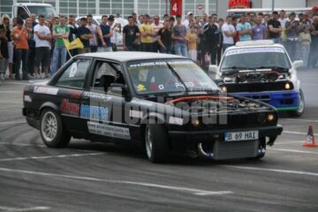 Eveniment: Expoziție de mașini tunate în parcare la Shopping City Suceava