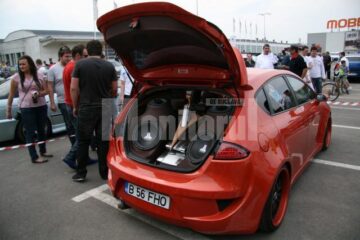 Eveniment: Expoziție de mașini tunate în parcare la Shopping City Suceava