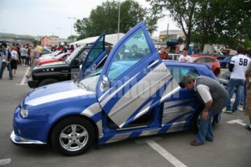 Eveniment: Expoziție de mașini tunate în parcare la Shopping City Suceava