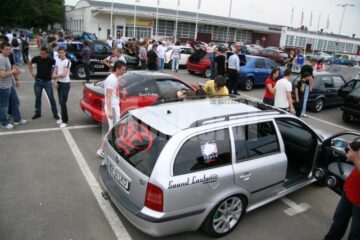 Eveniment: Expoziție de mașini tunate în parcare la Shopping City Suceava