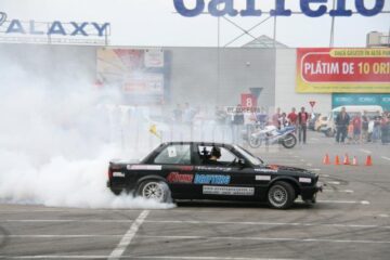 Eveniment: Expoziție de mașini tunate în parcare la Shopping City Suceava