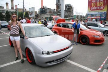 Eveniment: Expoziție de mașini tunate în parcare la Shopping City Suceava