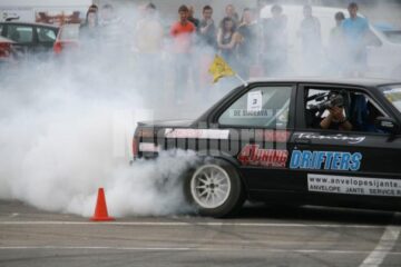 Eveniment: Expoziție de mașini tunate în parcare la Shopping City Suceava