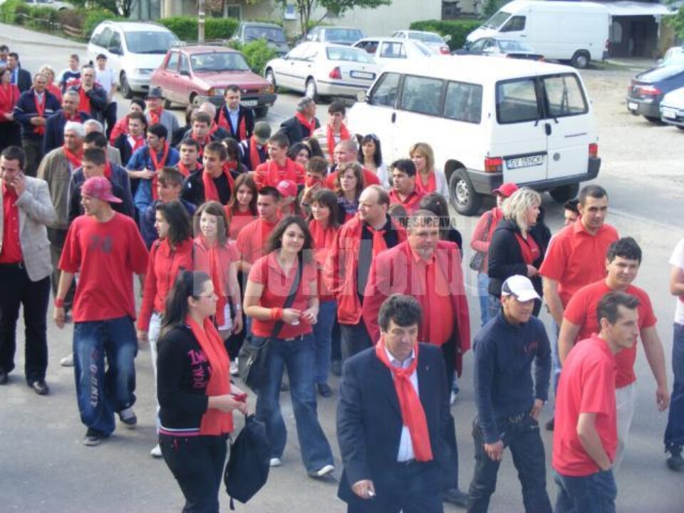 Candidații suceveni ai PSD pentru alegerile europarlamentare, Ioan Corjuc și Cristian Șologon, s-au întâlnit cu alegătorii din cartierele sucevene Obcini și George Enescu