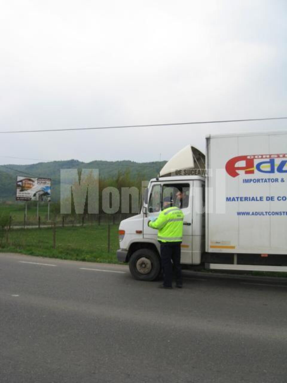 Echipele de control au tras pe dreapta 12 șoferi care transportau persoane și cinci care conduceau mașini încărcate cu marfă