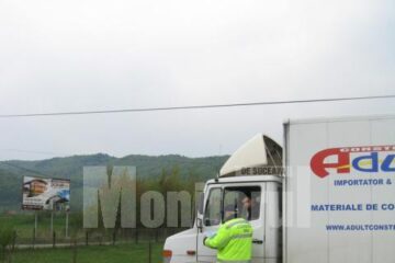 Echipele de control au tras pe dreapta 12 șoferi care transportau persoane și cinci care conduceau mașini încărcate cu marfă