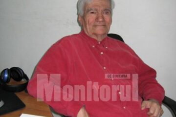 Paul Leu în redacția „Monitorului de Suceava” cu volumul „Răpit de KGB și condamnat la moarte”