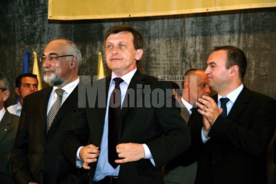 Crin Antonescu a fost însoțit la Suceava de foștii miniștri liberali Varujan Vosganian și Adomniței