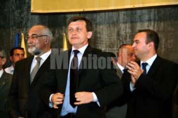 Crin Antonescu a fost însoțit la Suceava de foștii miniștri liberali Varujan Vosganian și Adomniței