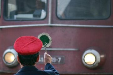 În următoarele zile vor fi disponibilizați 3.700 de angajați pensionabili din CFR. Foto: MEDIAFAX