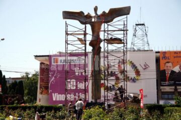 Festivitate: Depunerea de coroane în cinstea eroilor, la statuia “Bucovina înaripată”