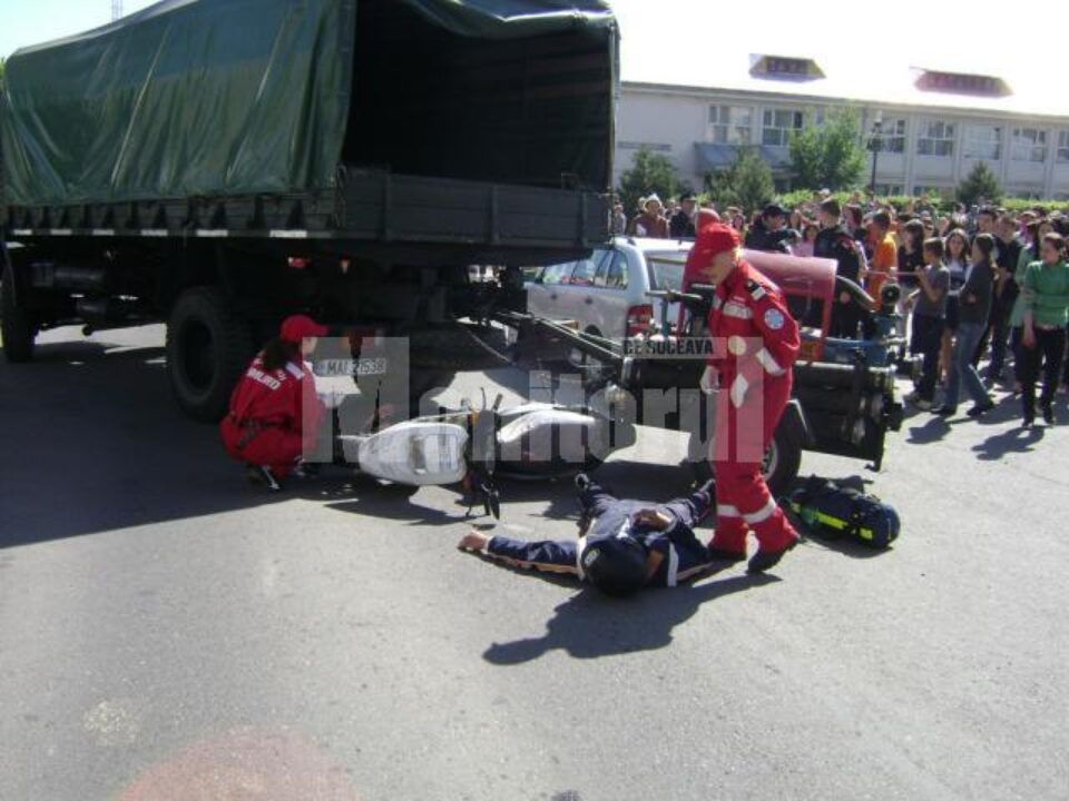 „Incendiu” la școală: 15 liceeni de la „Lațcu Vodă” Siret, pompieri de serviciu