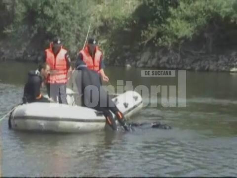 Misiune: Trupurile tinerilor înecați la Dolhasca, greu de scos la suprafață